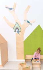 Aplikacija Medis su magnetinėmis dekoracijomis