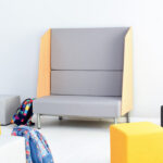 Akustinė sofa skirtingų spalvų