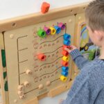 Edukacinė sieninė lenta Spalvingi vikšrai, mokantys skaičius ir kiekius ME23995 - Image 5