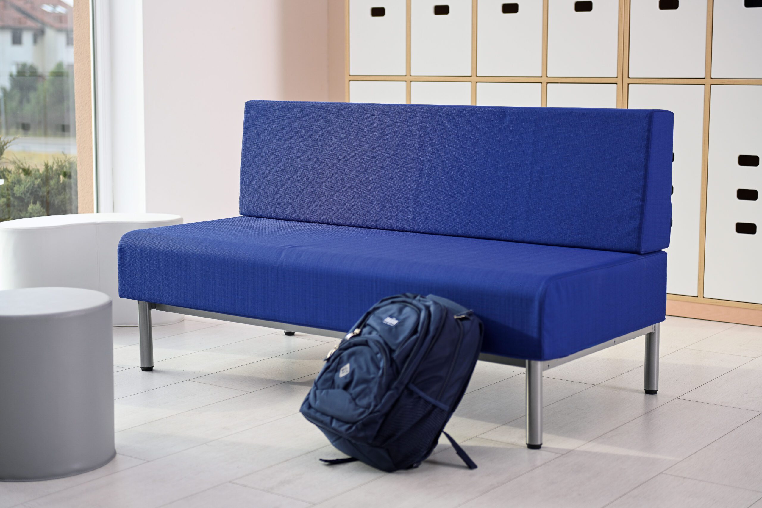 101455_f_25 Trivietė sofa Inflamea 145cm | įvairių spalvų - Image 1