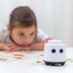 LOGI kalbantis robotukas BOT2025